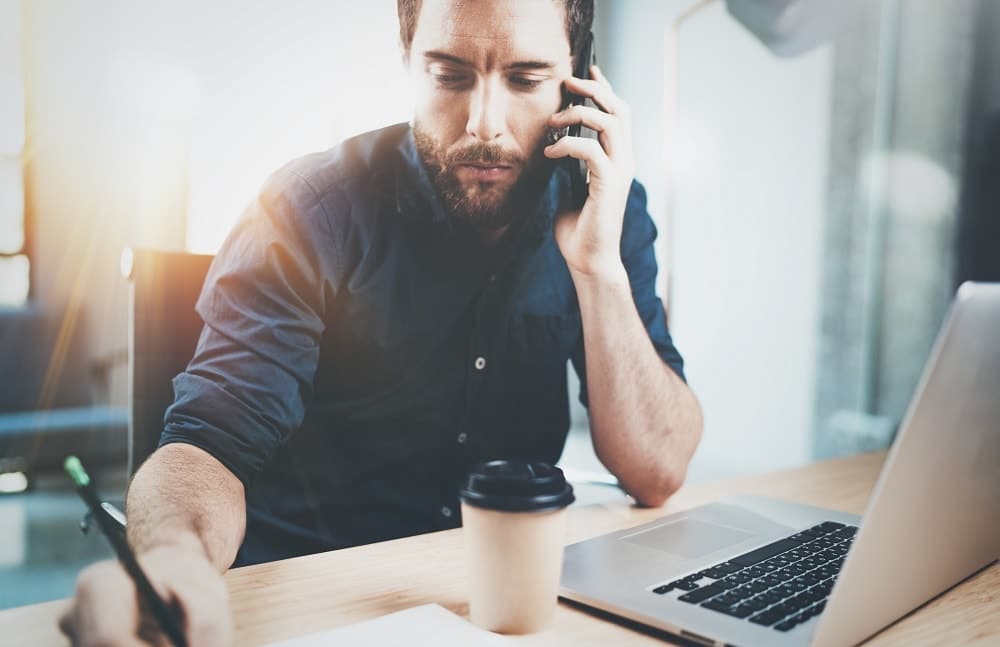 ser autonomo y trabajar para una empresa