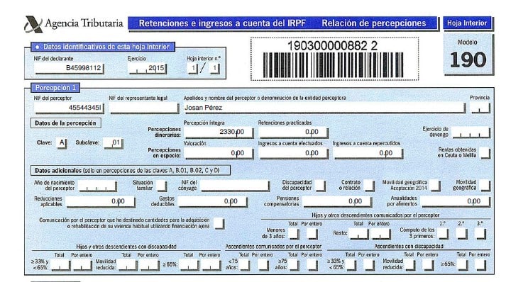 • Modelo 190: se define como el resumen de Retenciones e ingresos a cuenta de las nóminas de los trabajadores y de las facturas que recibas de profesionales, presentará este modelo quién esté obligado a liquidar el Modelo 111 trimestralmente. Su cumplimentación estará formada por dos partes, la página 1 (Anexo I), donde habrá que incluir los datos personales del declarante, ejercicio y modalidad de presentación y un resumen de lo que se va a presentar: • Número de perceptores • Importe total de las percepciones • Importe total de las retenciones También indicar si es o no complementaria o sustitutiva: • Declaración complementaria por inclusión de datos, en este caso, se añadirían los datos que no habíamos incluido en la principal. • Declaración complementaria por modificación de datos o anulación, de esta forma se podrá anular unos datos ya incluidos en la principal. Por último, la fecha y la firma. En la página 2 (Anexo II), se incluirán los siguientes datos de cada uno de los perceptores, tanto trabajadores como profesionales que hayan aplicado retención en su factura. Con respecto los trabajadores, habrá que incluir sus datos personales, la percepción íntegra y los datos adicionales que tenga el empleado como año de nacimiento, situación familiar, gastos de deducción, anualidad de alimentos, etc.