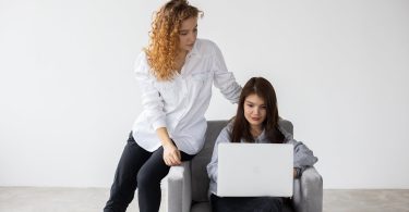 un autonomo puede contratar
